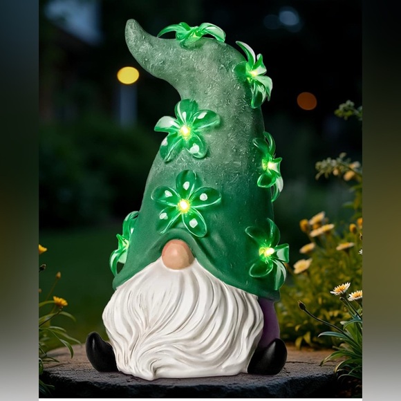 Garden Gnome with Green solar LED Hat - Picture 5 of 9